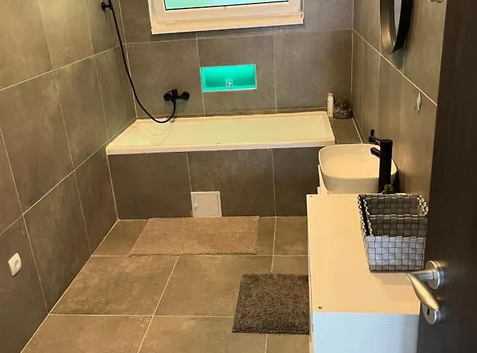 بيت للعطل Tallian